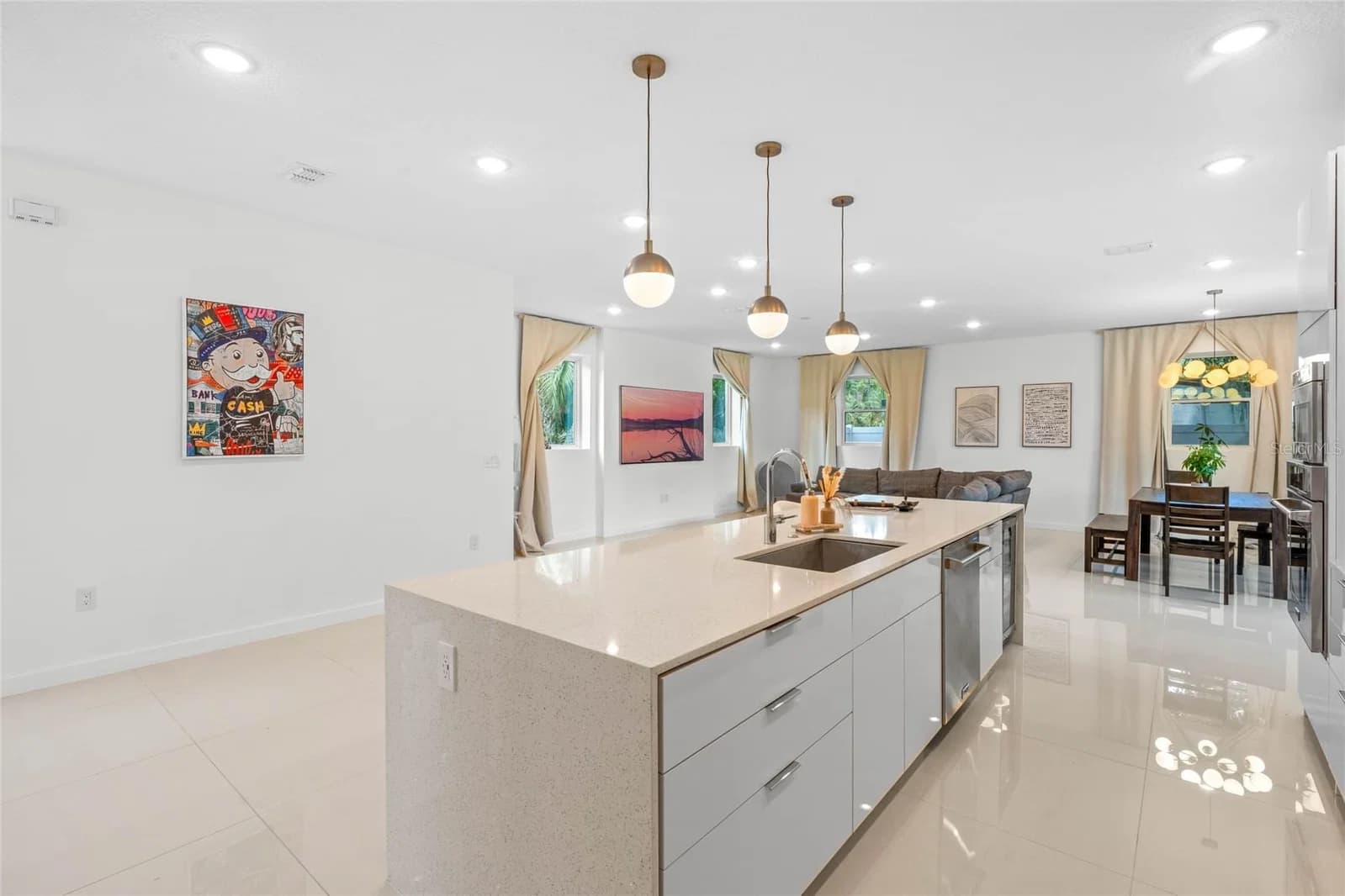 Photo 5 of 1320 ORCHID Avenue