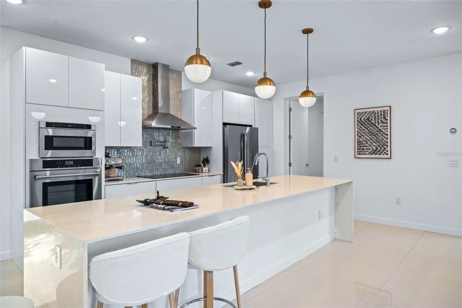 Photo 4 of 1320 ORCHID Avenue