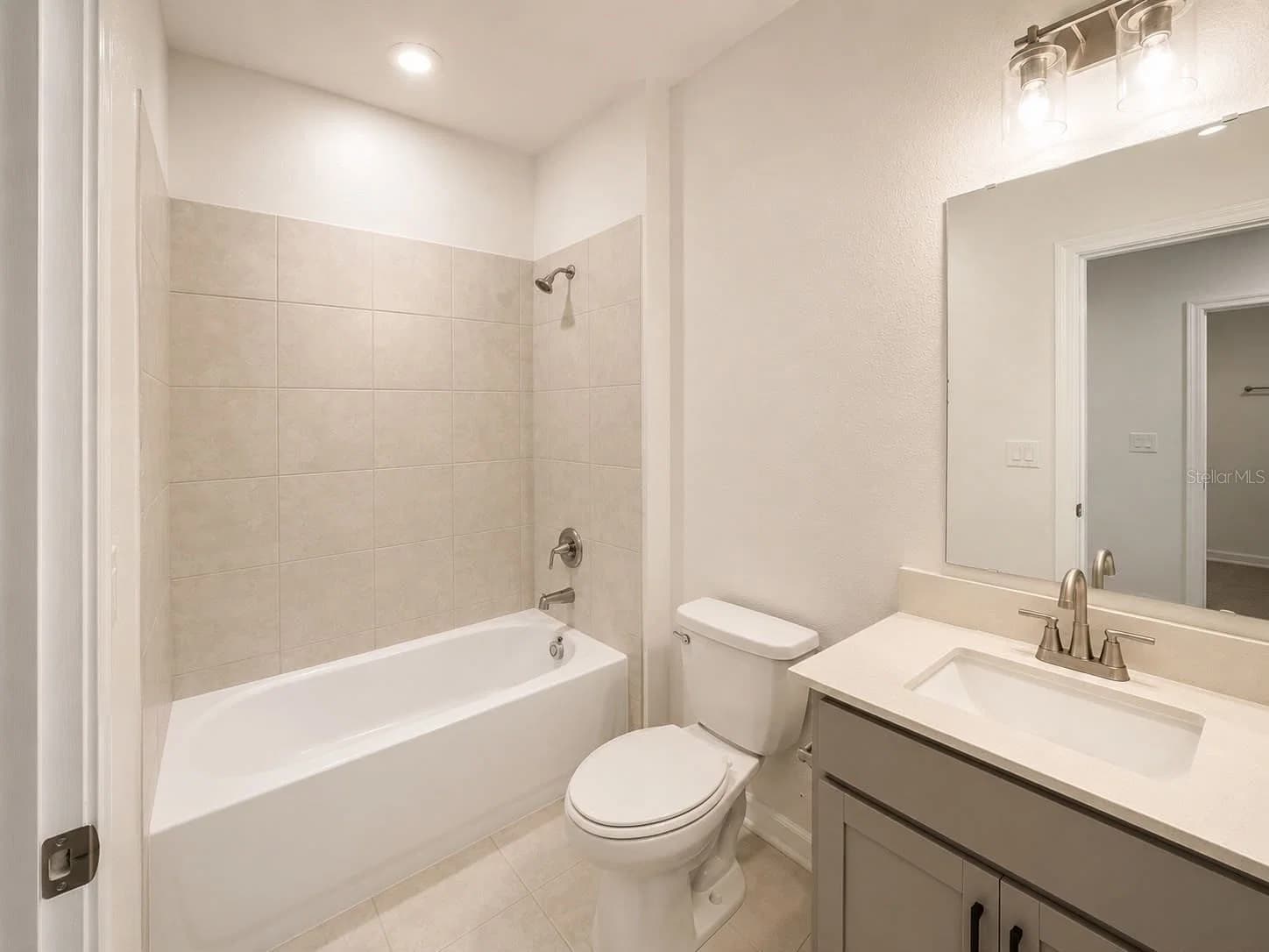 Photo 4 of 3049 ARMSTRONG Avenue