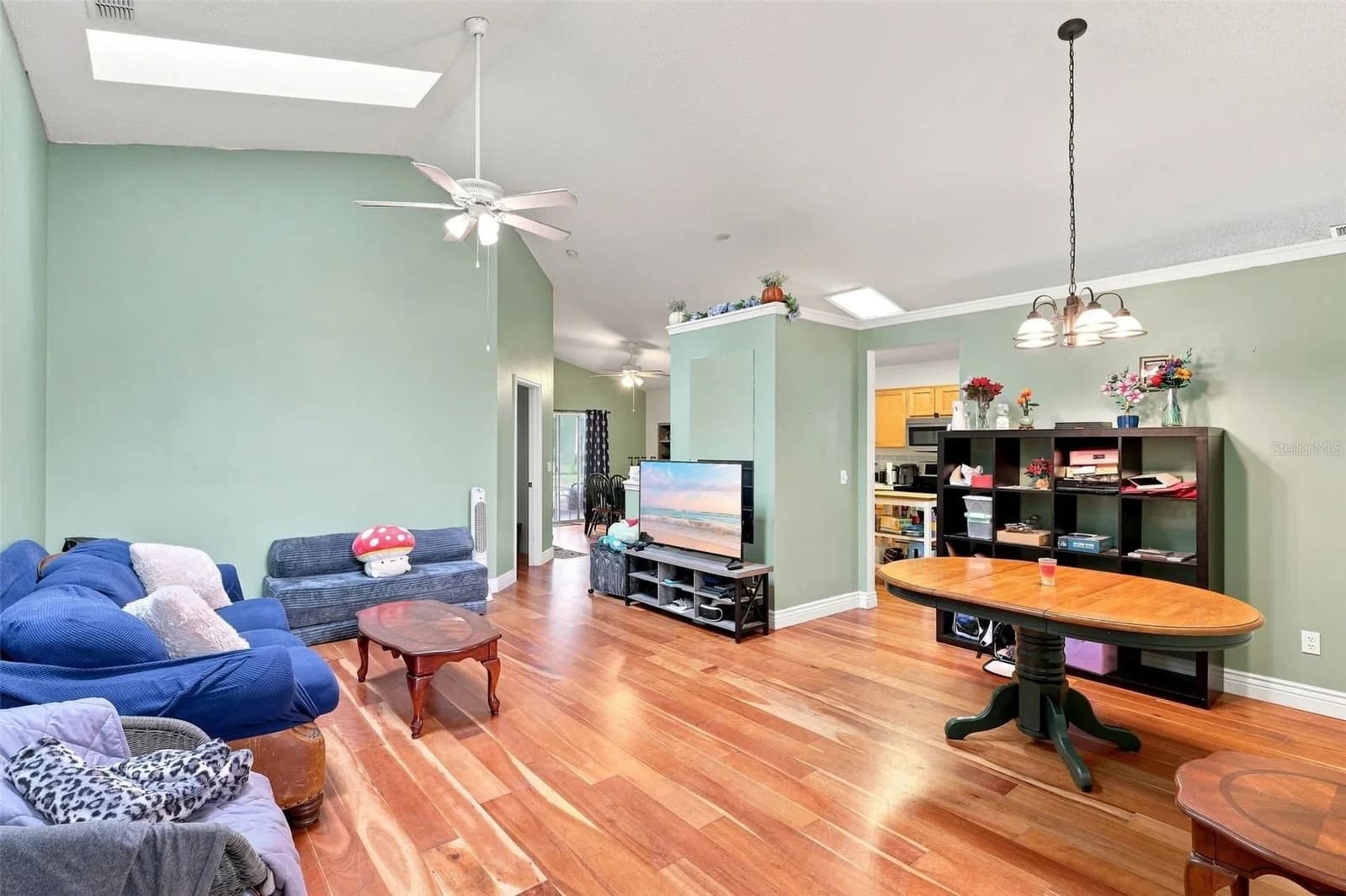 Photo 4 of 13637 EMERALDVIEW Drive