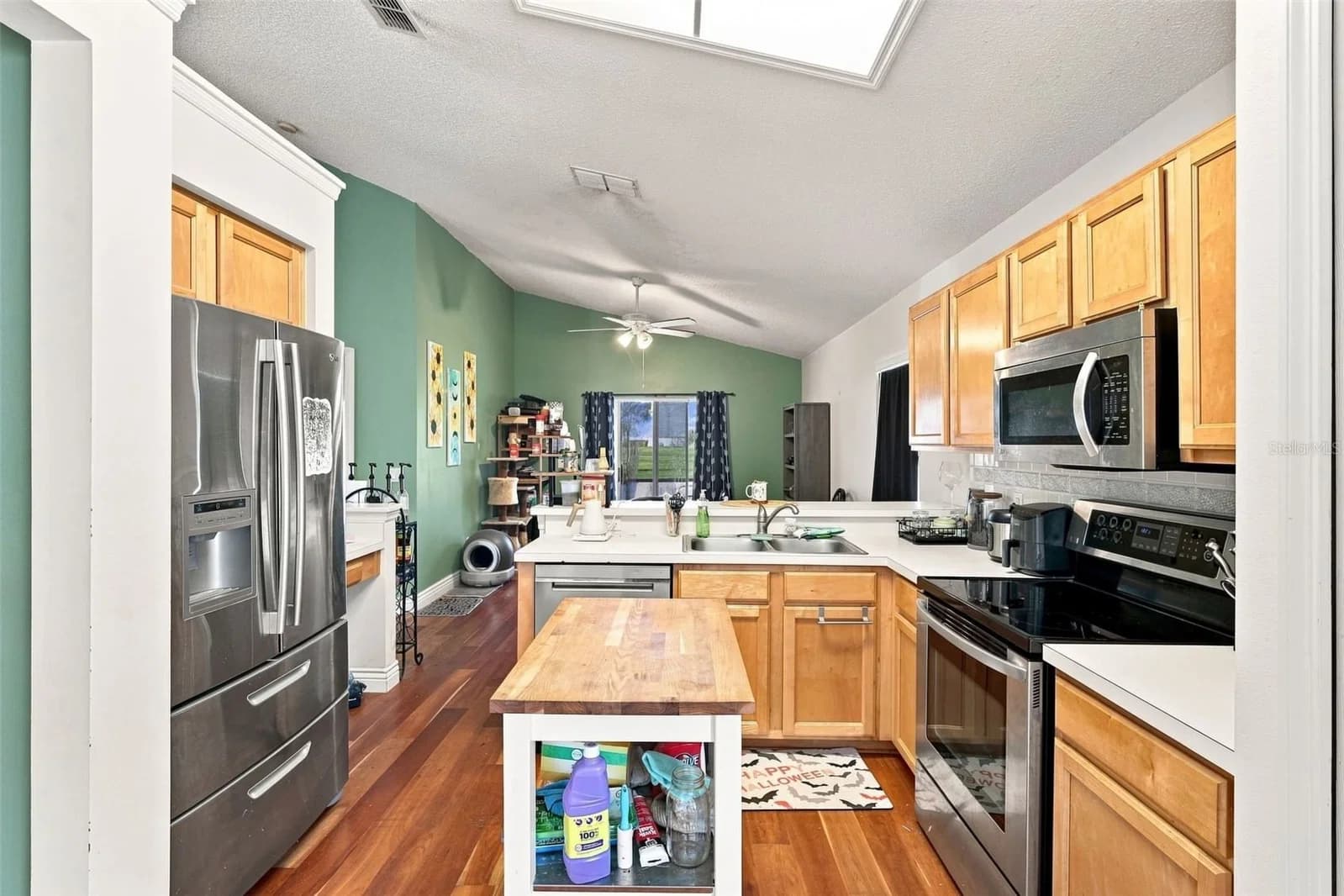 Photo 5 of 13637 EMERALDVIEW Drive