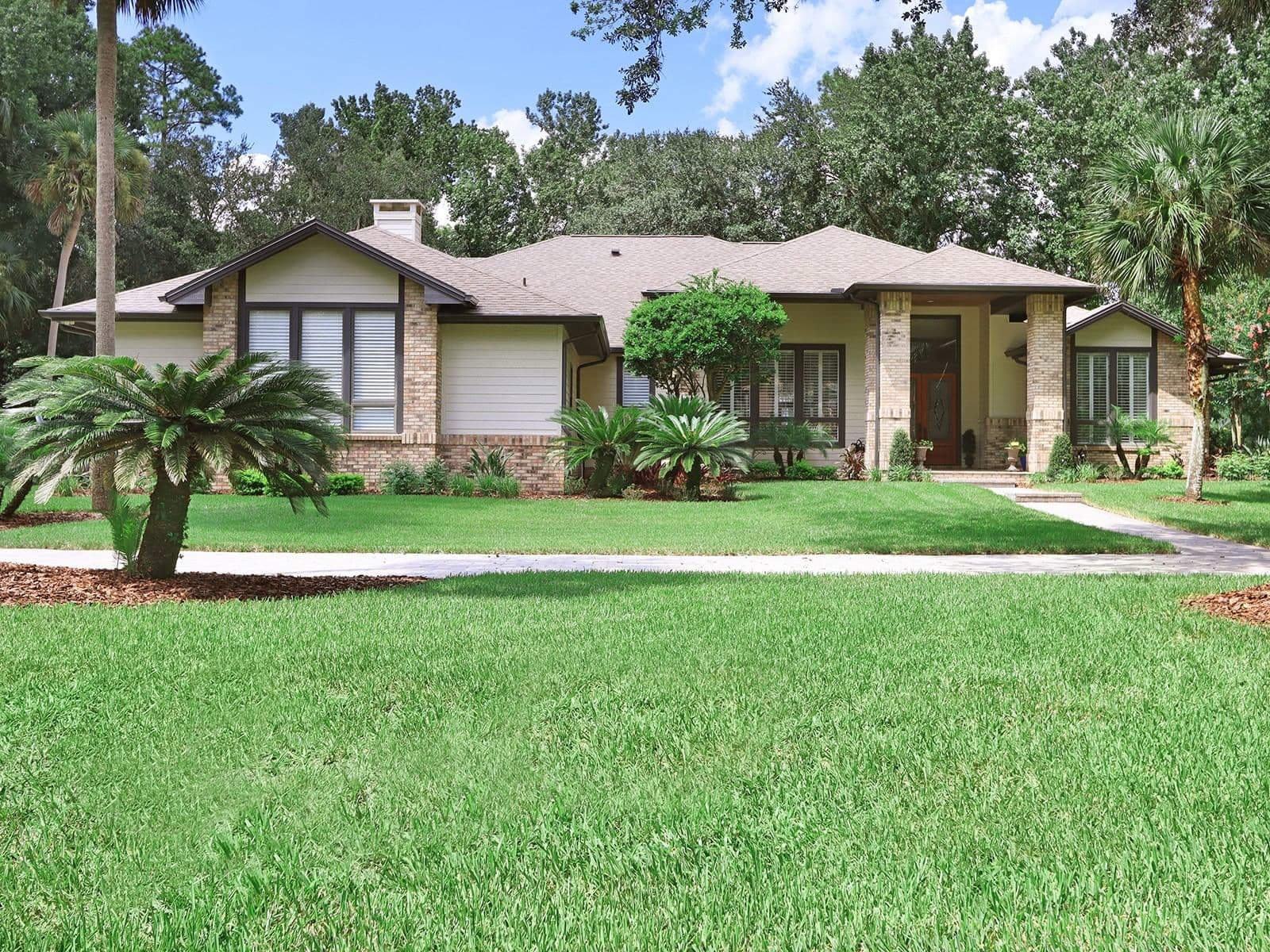 2216 SMOKETREE Court