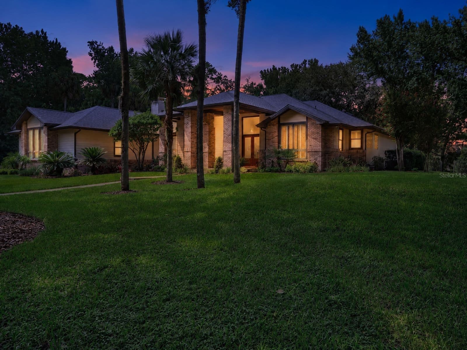 2216 SMOKETREE Court