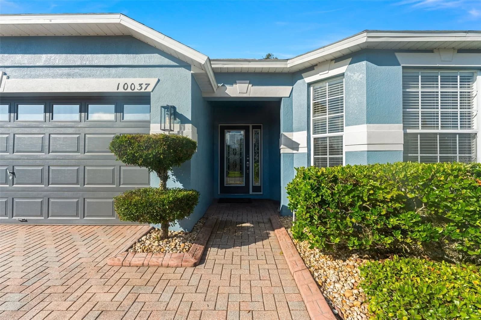 Photo 4 of 10037 PORTOFINO Drive