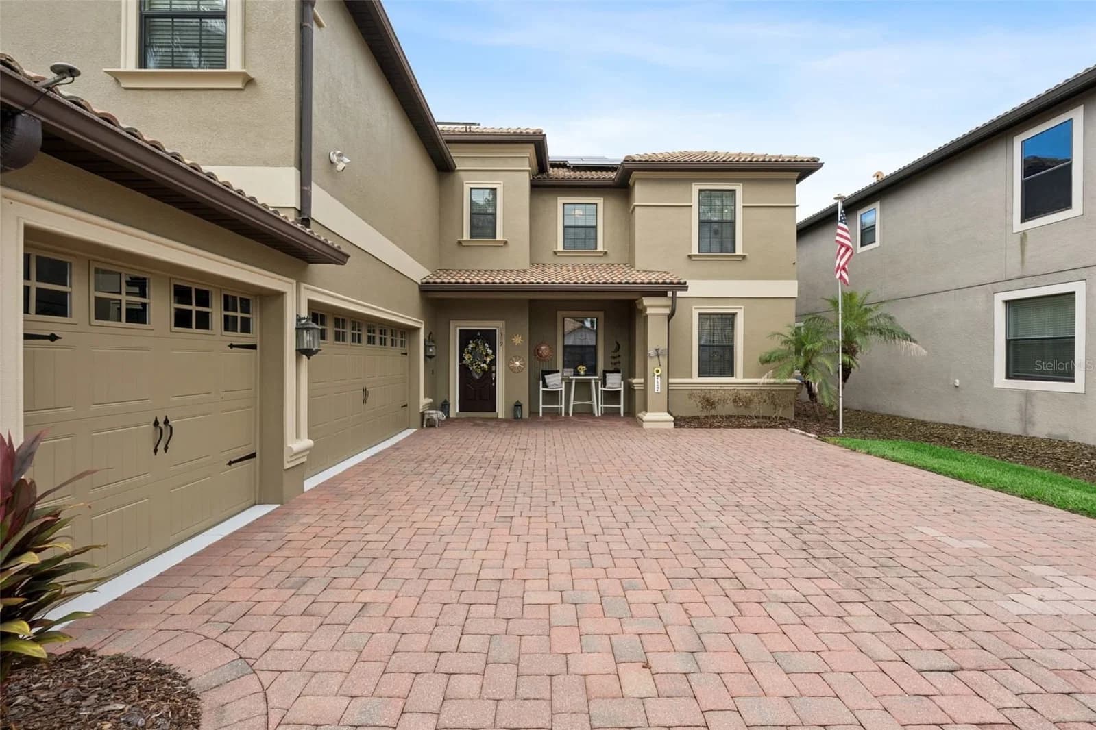 1319 GLENEAGLES Lane