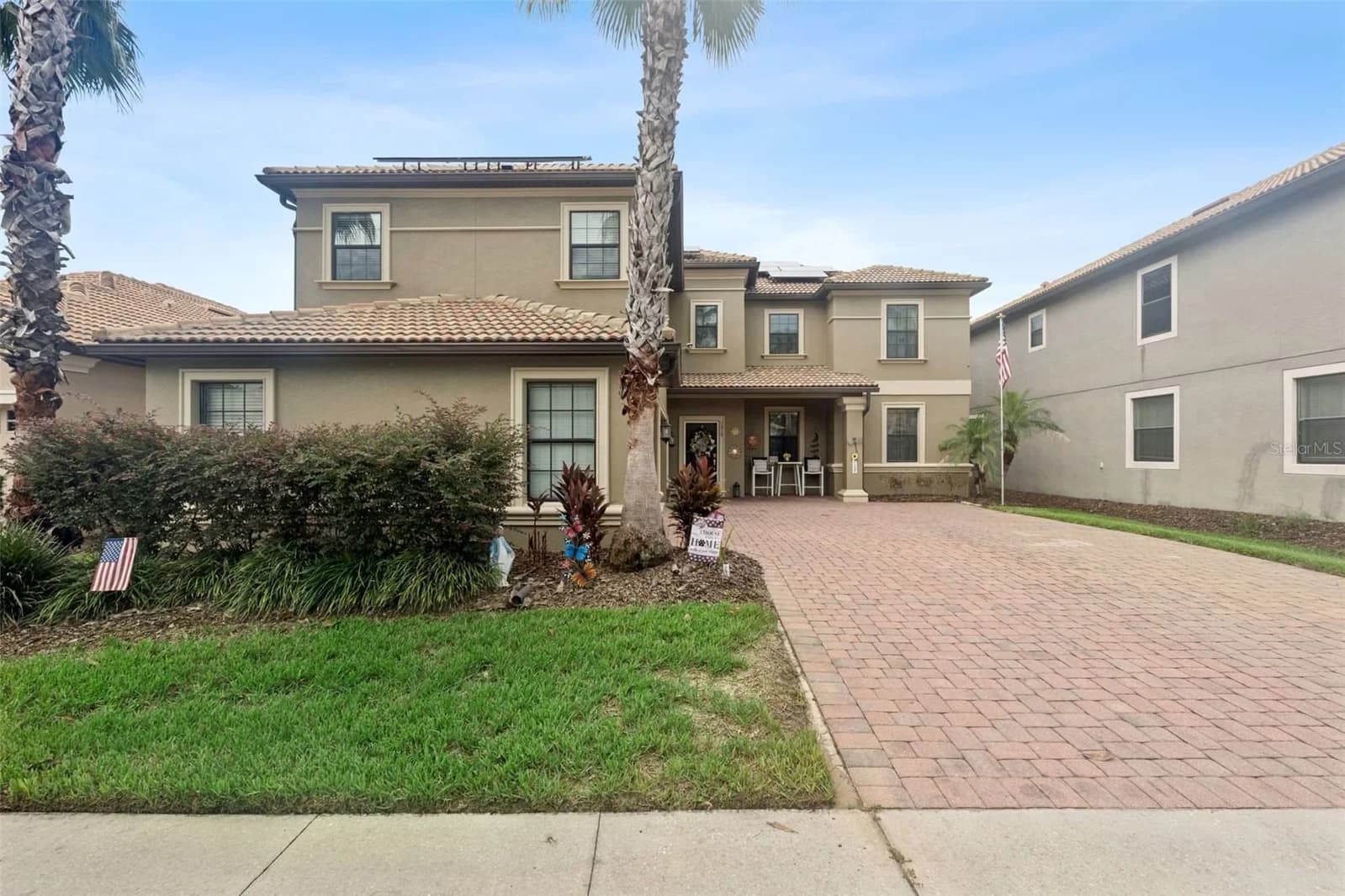 1319 GLENEAGLES Lane