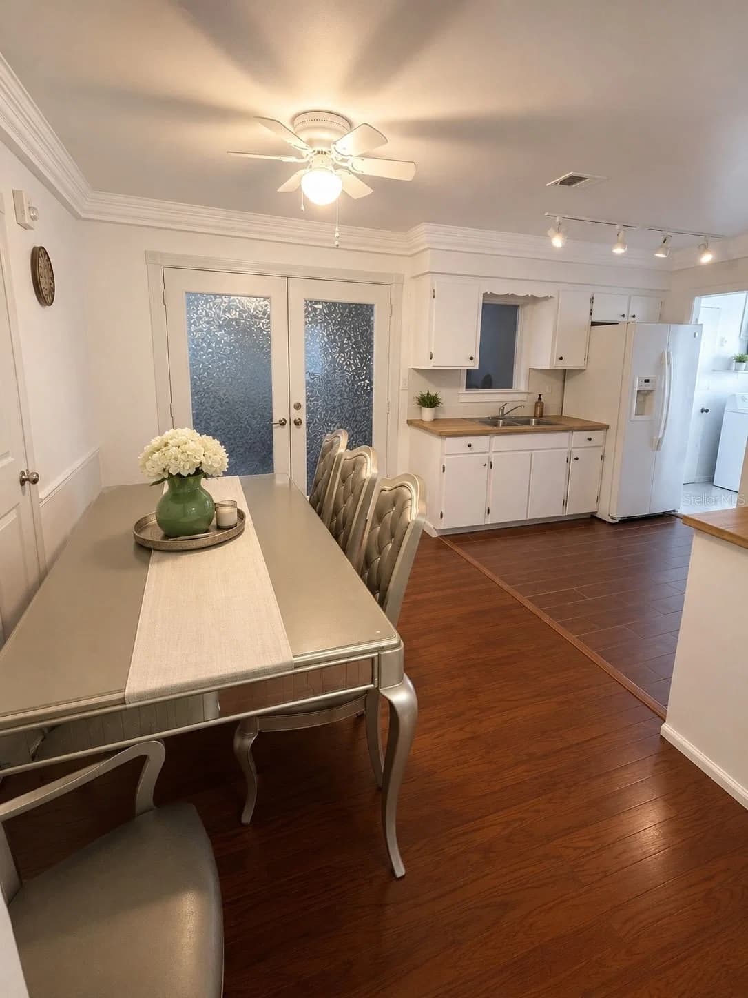 Photo 4 of 5609 PERRINE Drive
