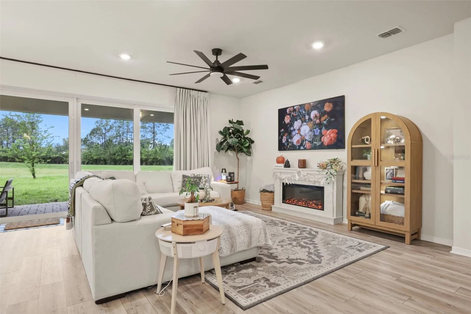 Photo 4 of 17351 SAW PALMETTO Avenue