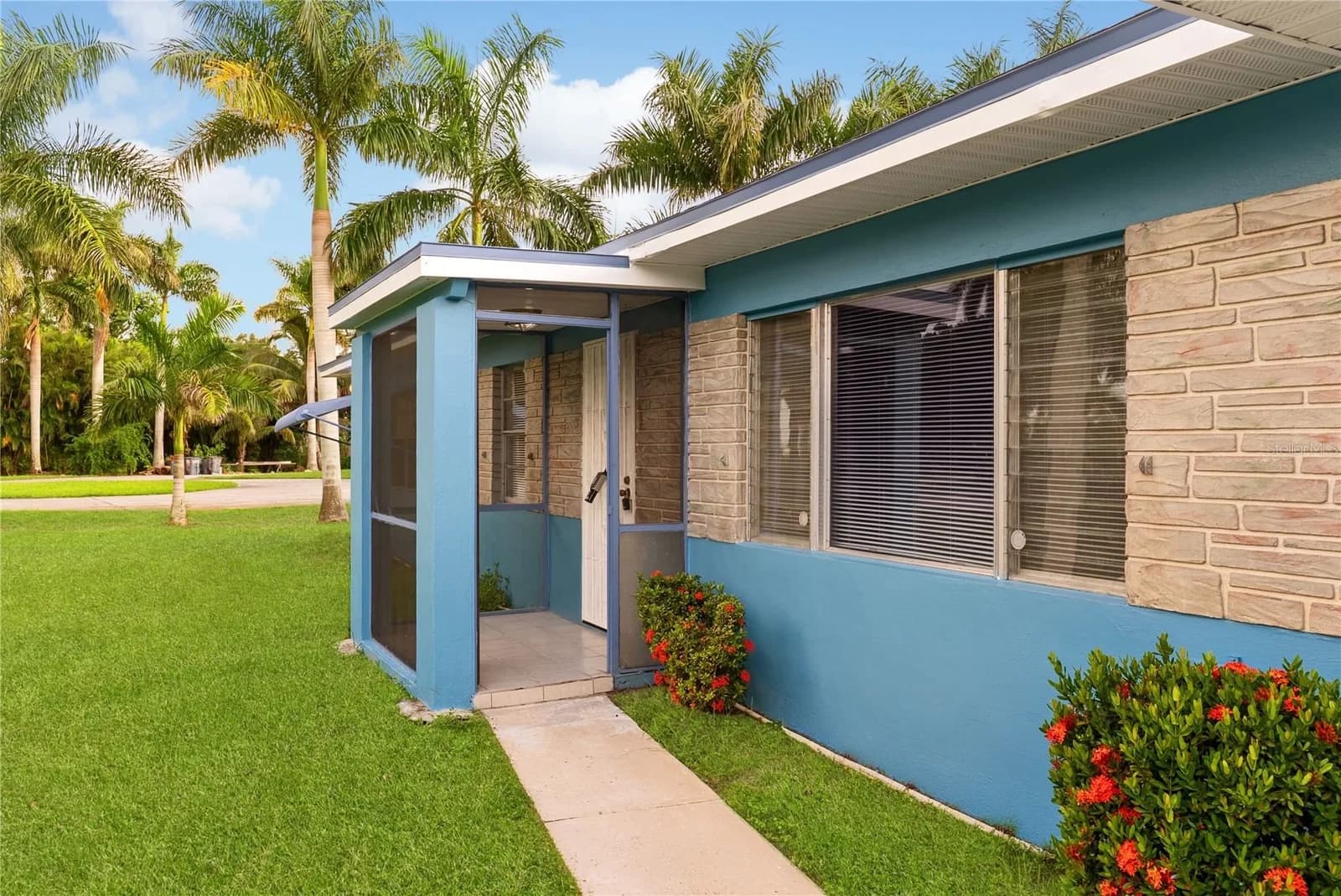 Photo 4 of 2055 MARAVILLA Circle