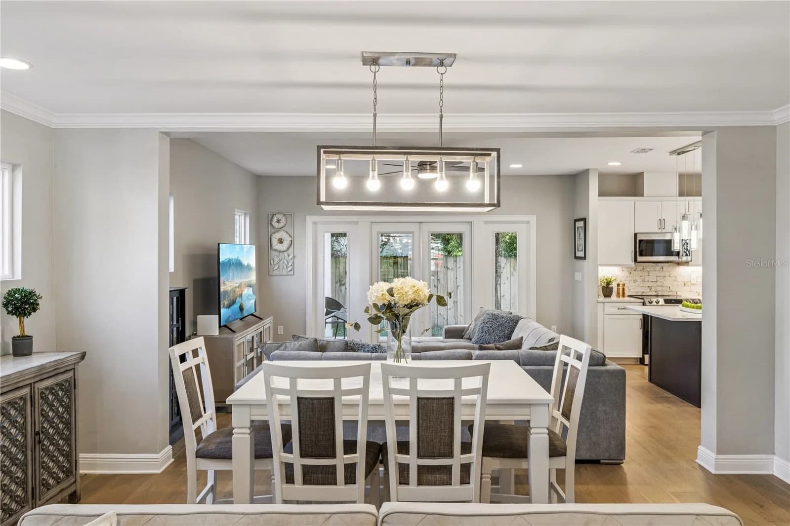 210 HIBISCUS Court