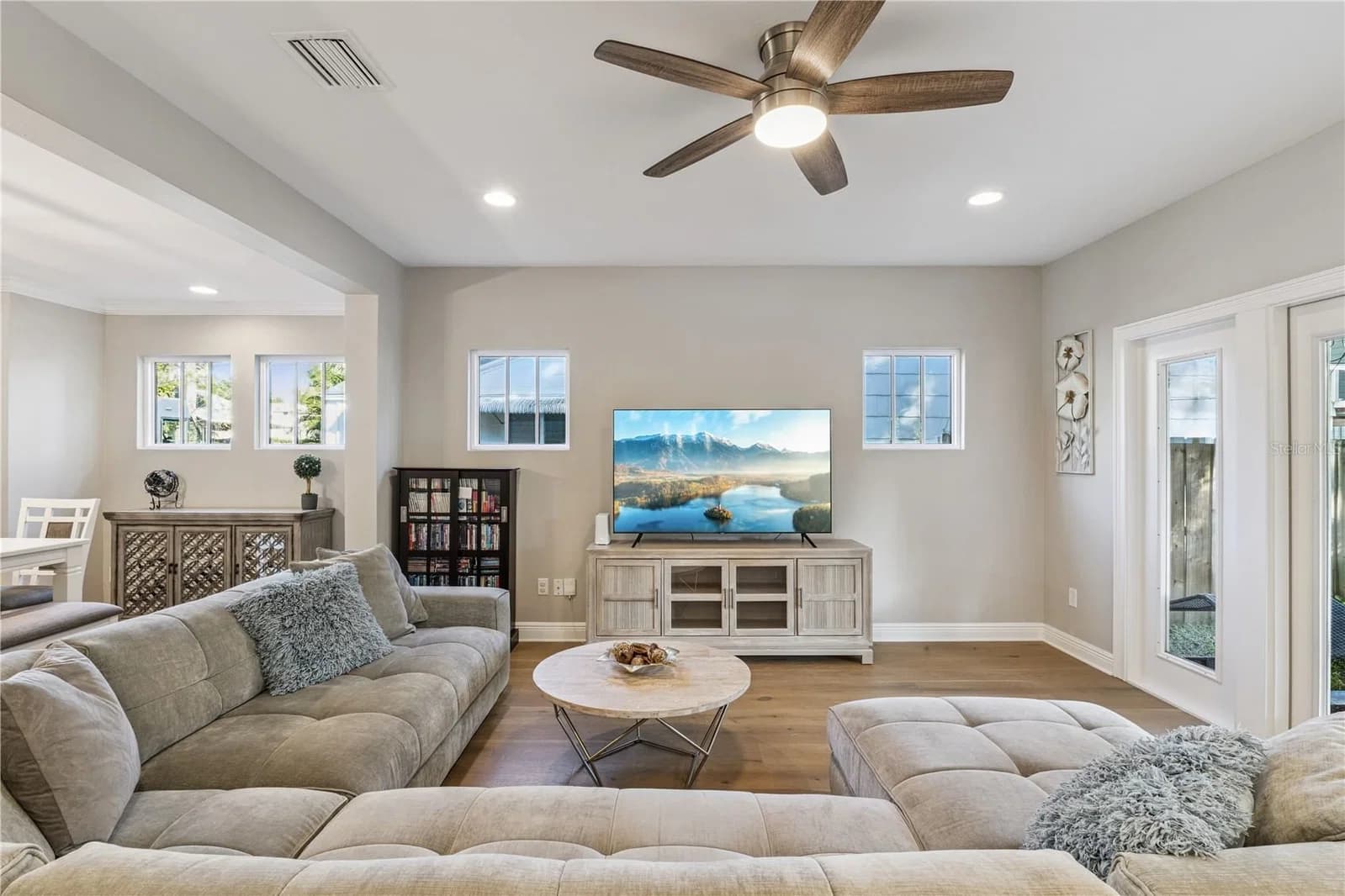 Photo 5 of 210 HIBISCUS Court