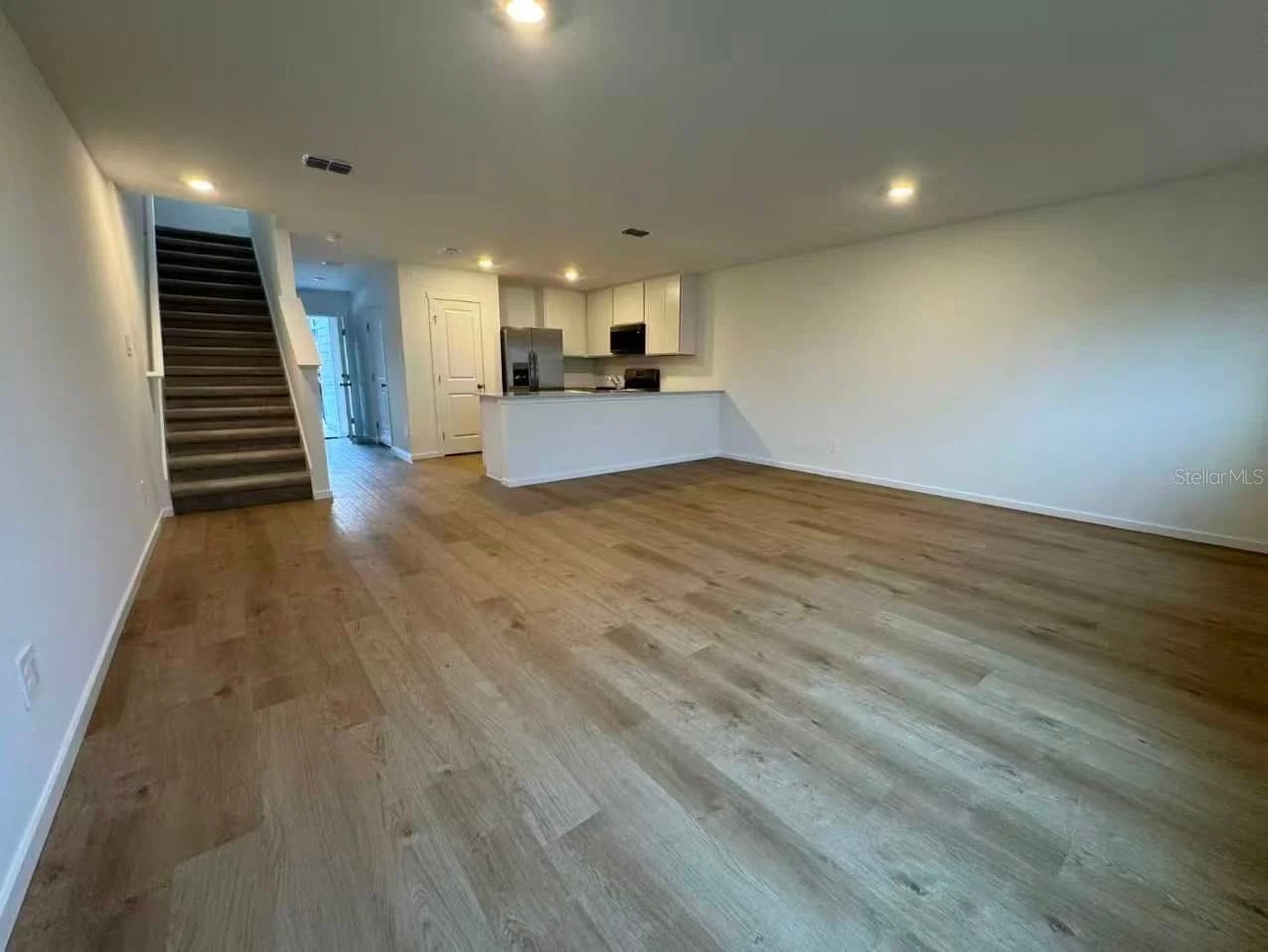 Photo 4 of 963 PHOENIX Street