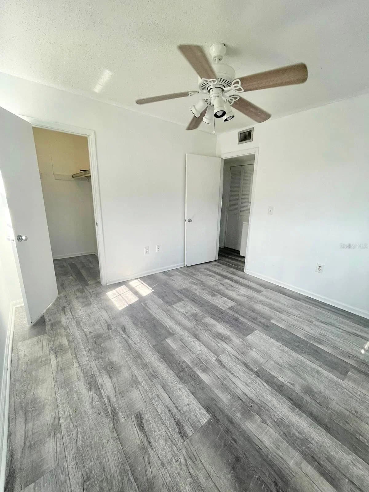 Photo 4 of 1920 EDGEWOOD Drive #D11