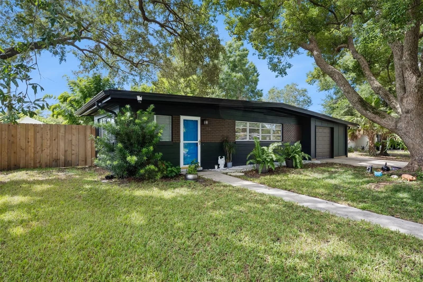 2626 AMBERGATE Road