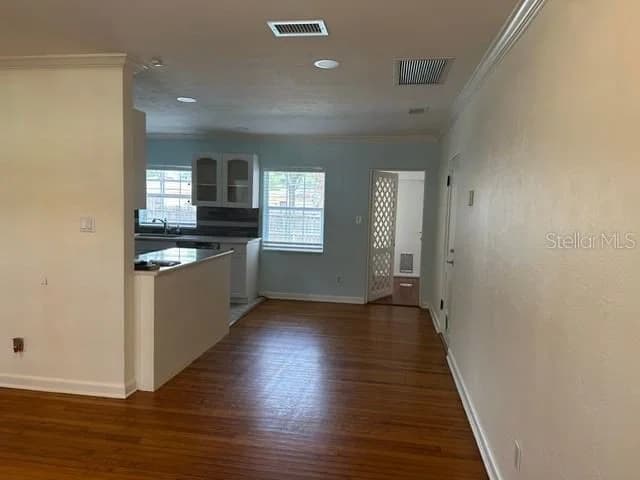 Photo 5 of 2819 ELIZABETH Avenue