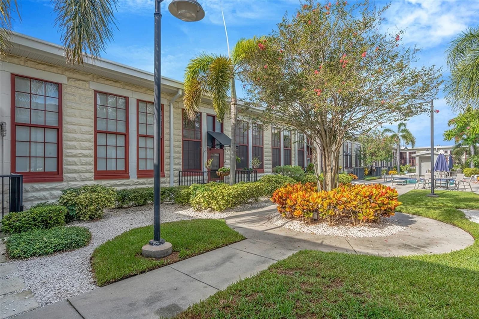 2001 2ND Avenue #27