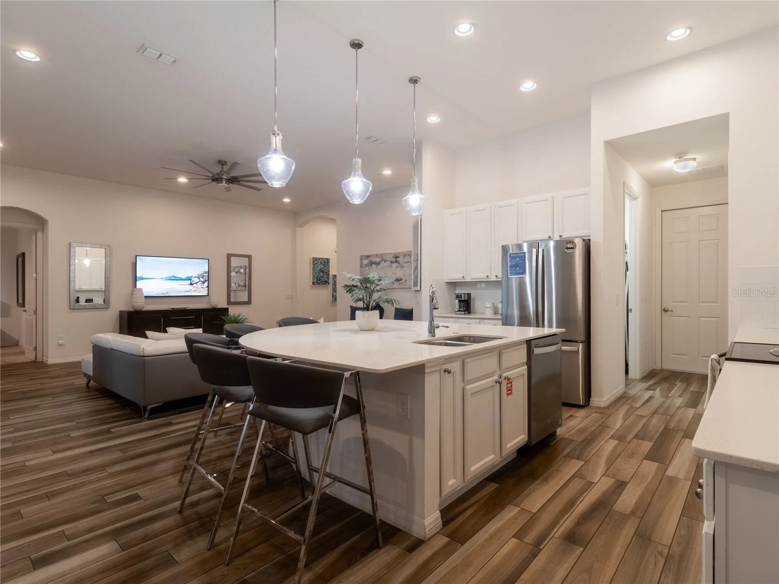 Photo 4 of 6136 BROAD OAK Drive