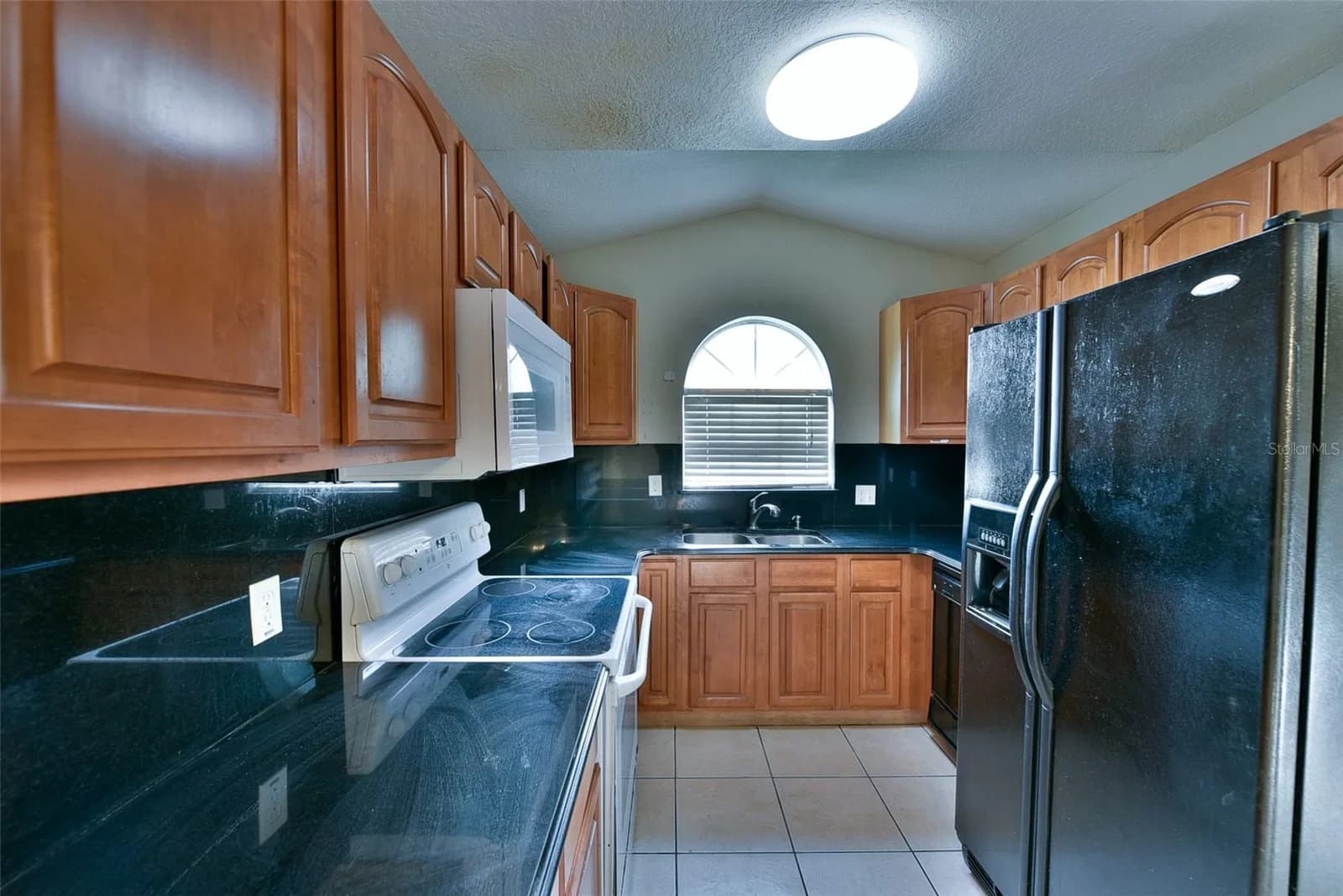6705 MAGNOLIA POINTE Circle