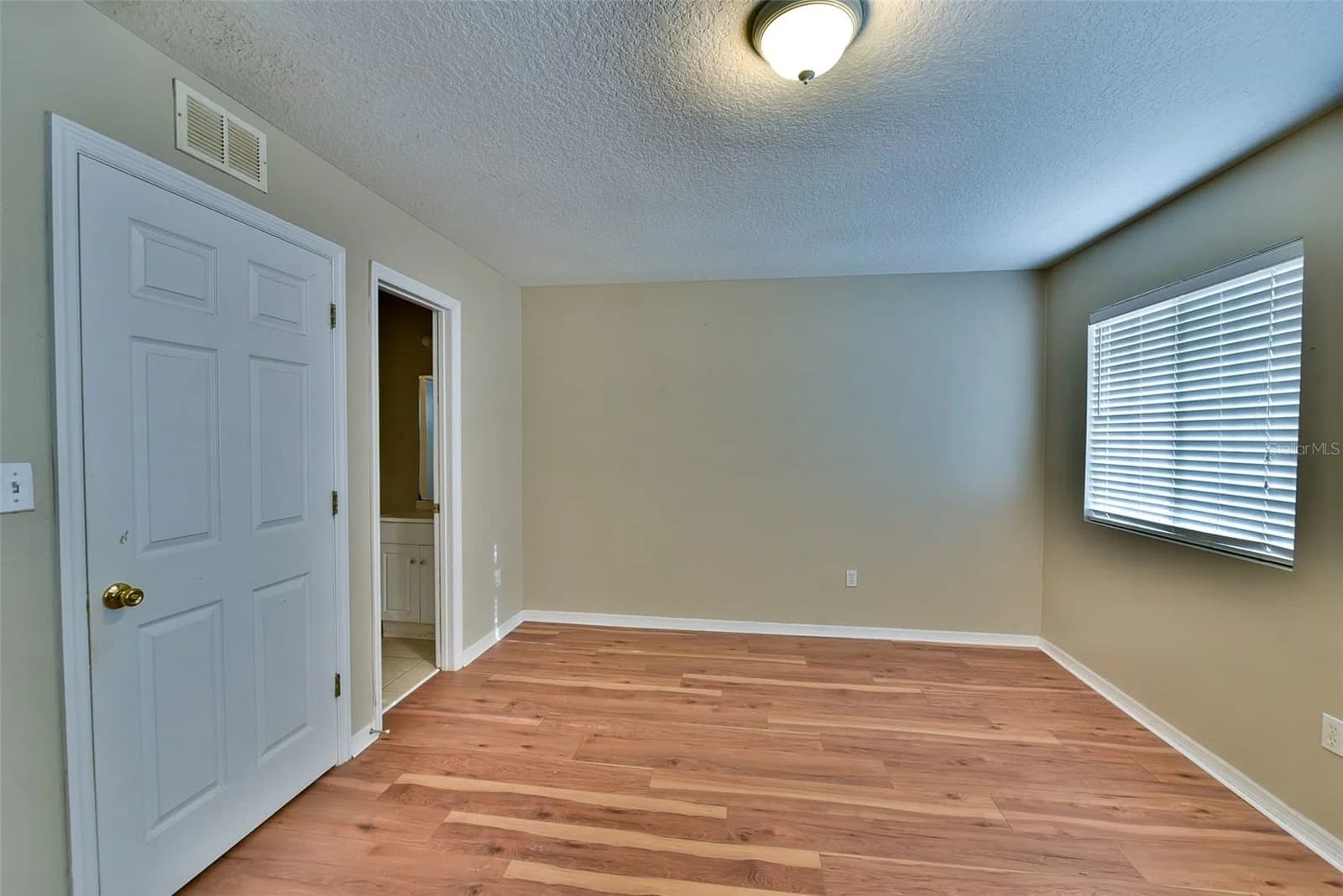 Photo 4 of 6705 MAGNOLIA POINTE Circle