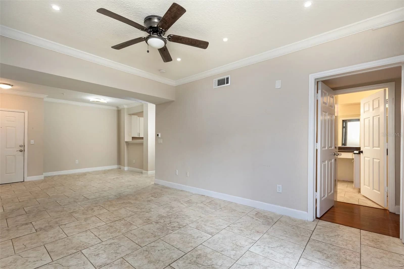 Photo 4 of 206 SOUTH Street #4007