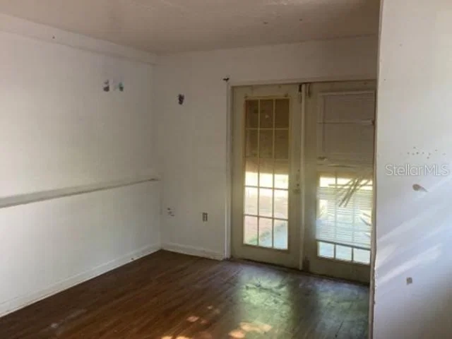 Photo 4 of 679 SE AVENUE L