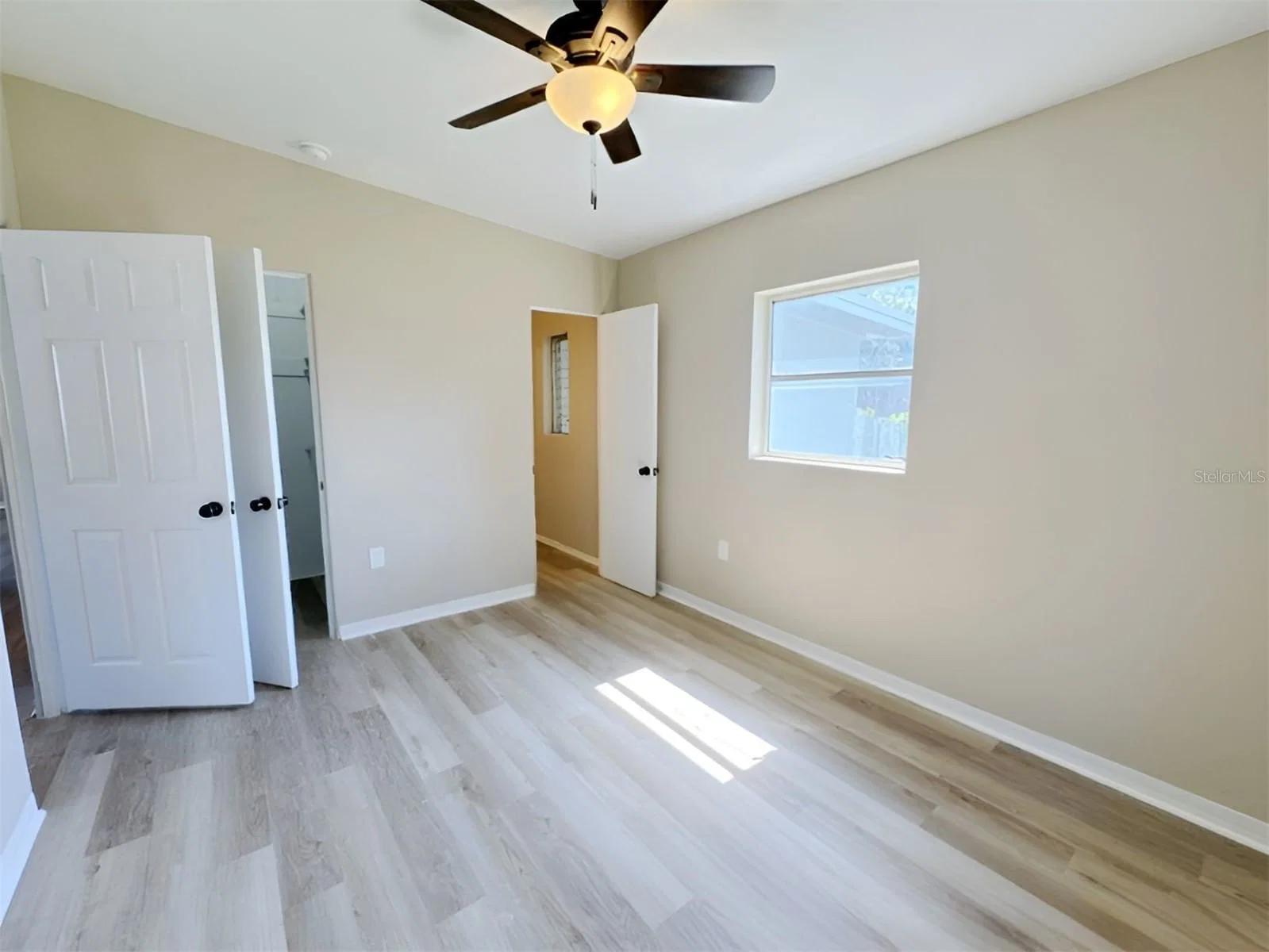 Photo 5 of 2136 LINDEN Road
