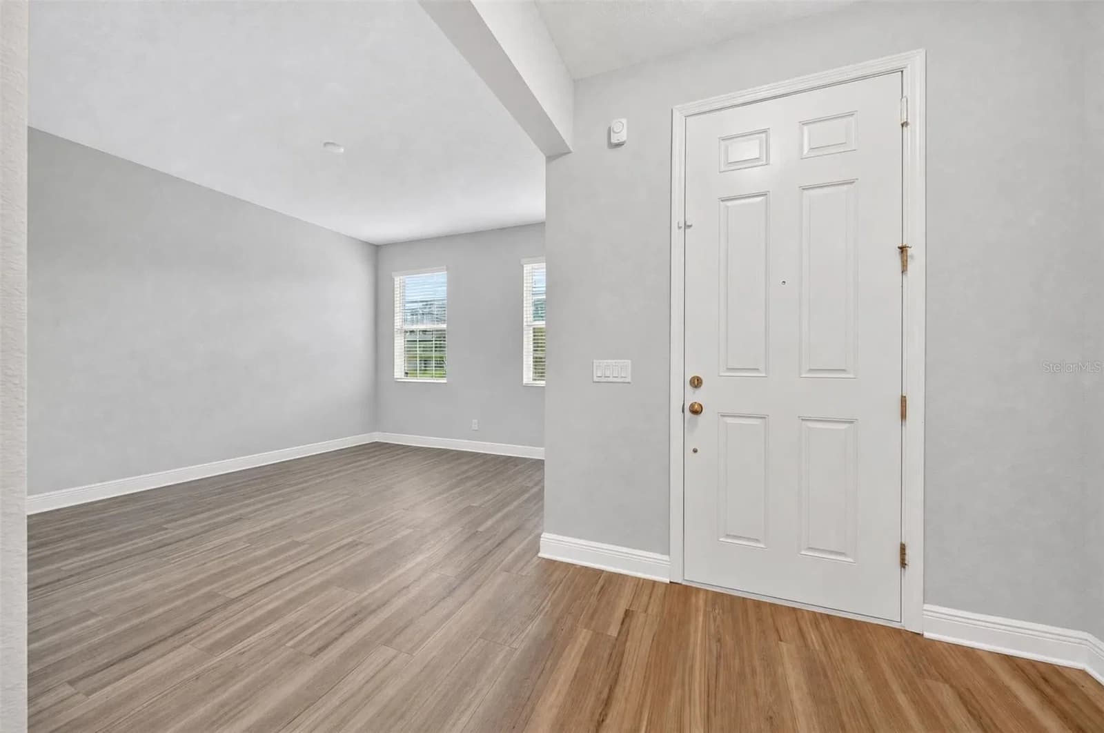 Photo 5 of 14427 CRESTAVISTA Avenue