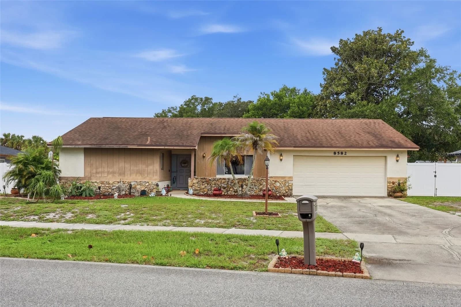 8582 CEDAR COVE Drive