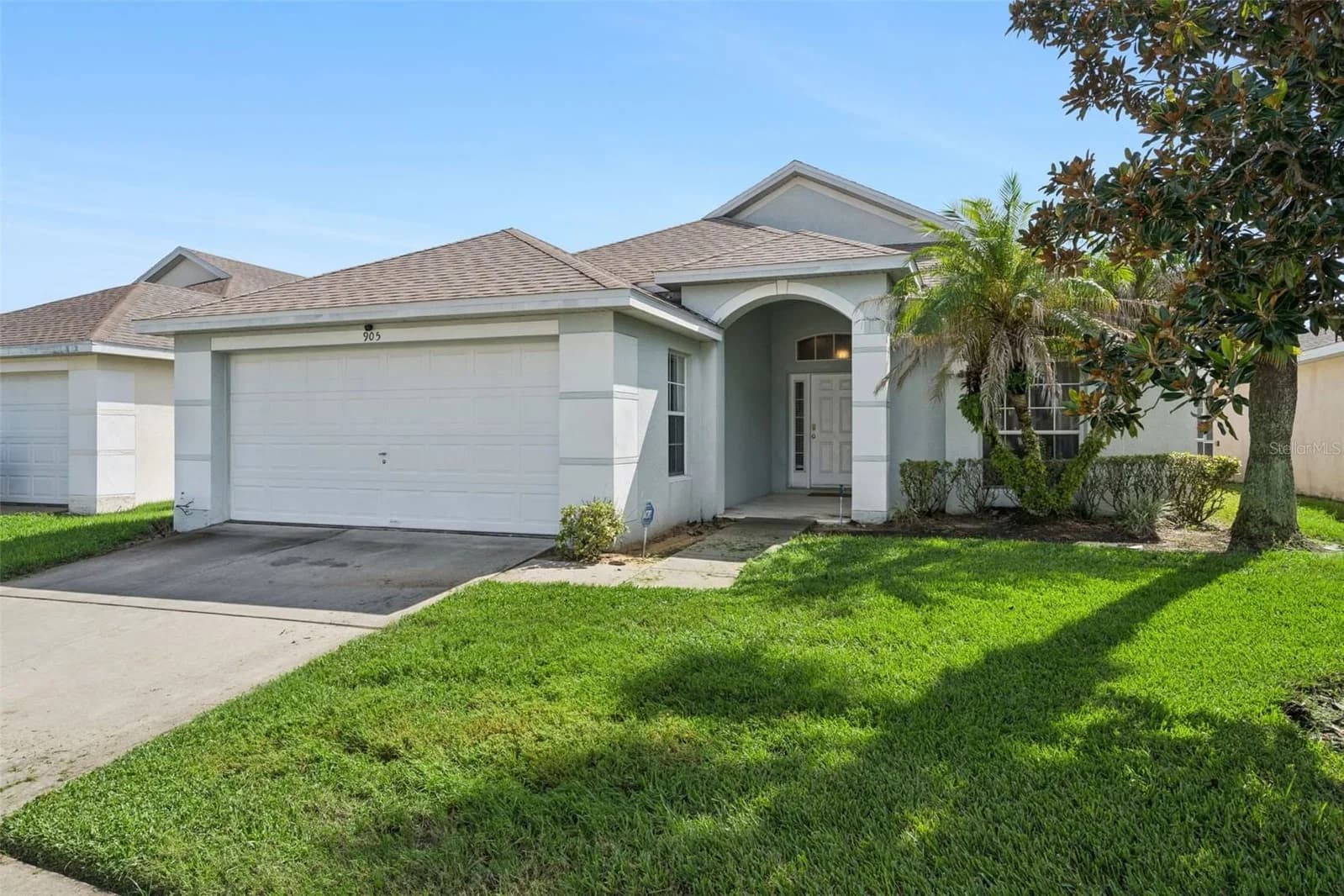 905 LOCKBREEZE Drive