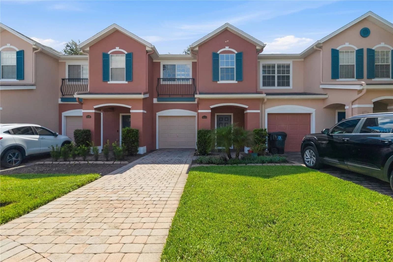 933 PINE POINTE Lane