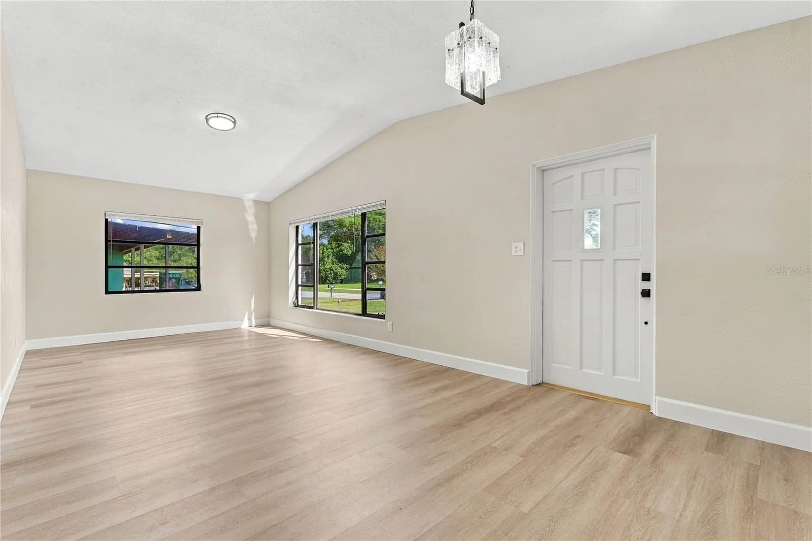 Photo 4 of 1723 WEEKS Avenue