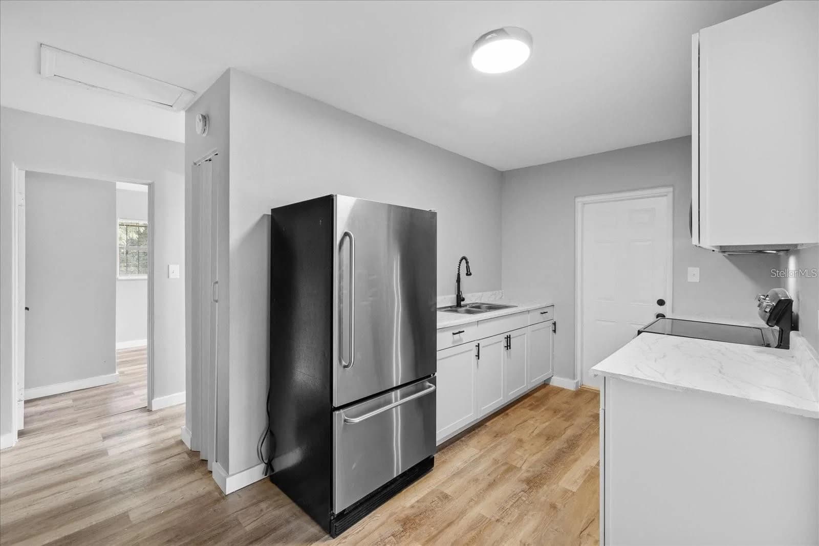 Photo 4 of 405 NE AVENUE M