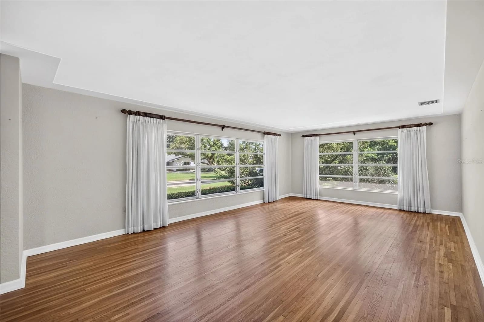 Photo 4 of 3206 ARDSLEY Drive