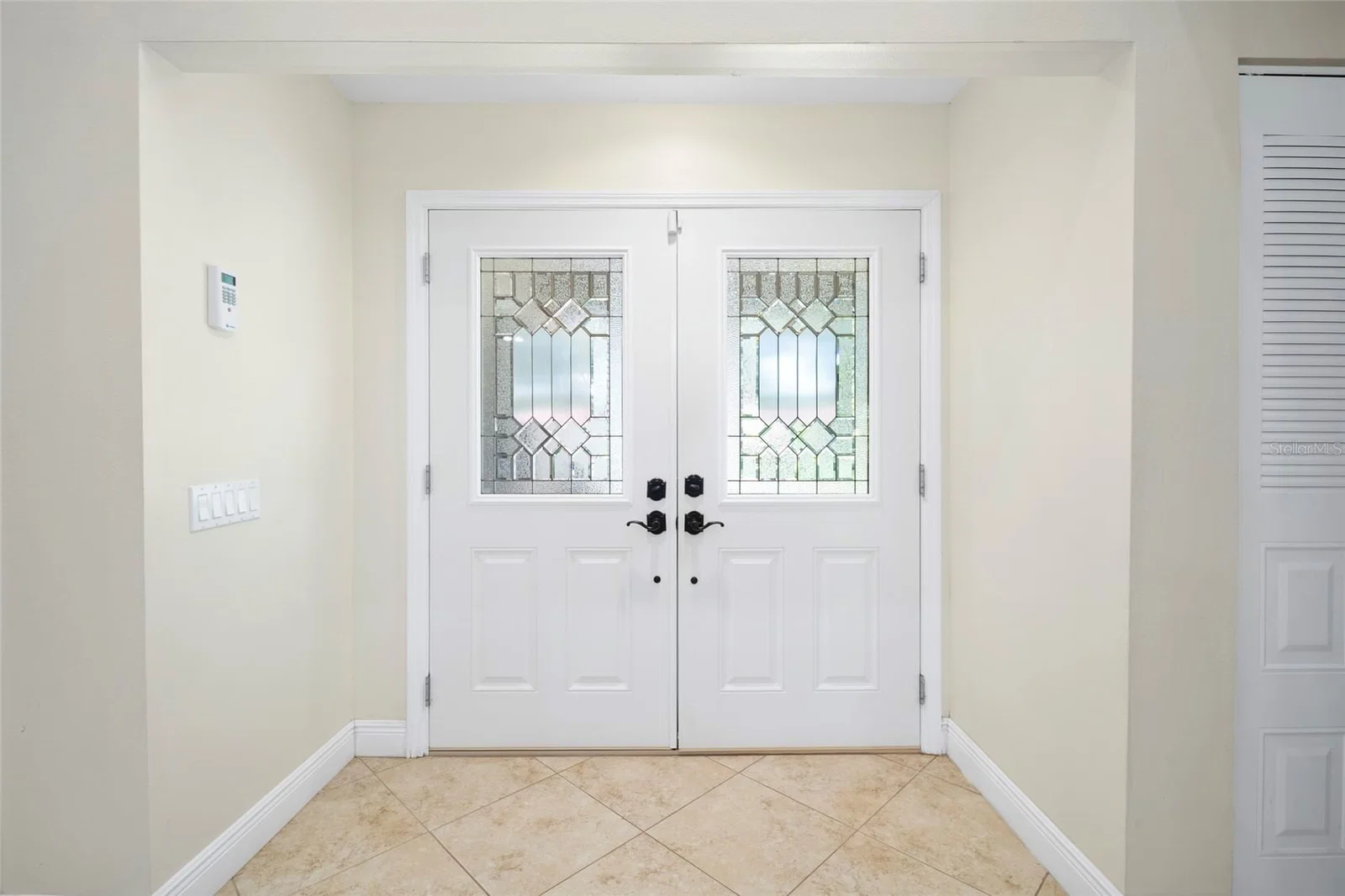 Photo 4 of 6729 EDGEWORTH Drive