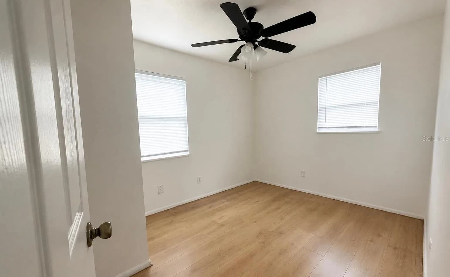 Photo 5 of 2331 NANSEN Avenue