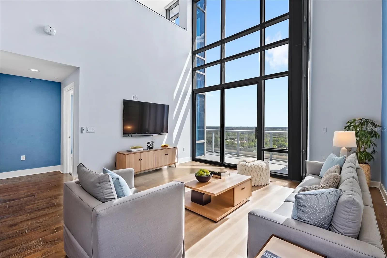Photo 4 of 260 OSCEOLA Avenue #1611
