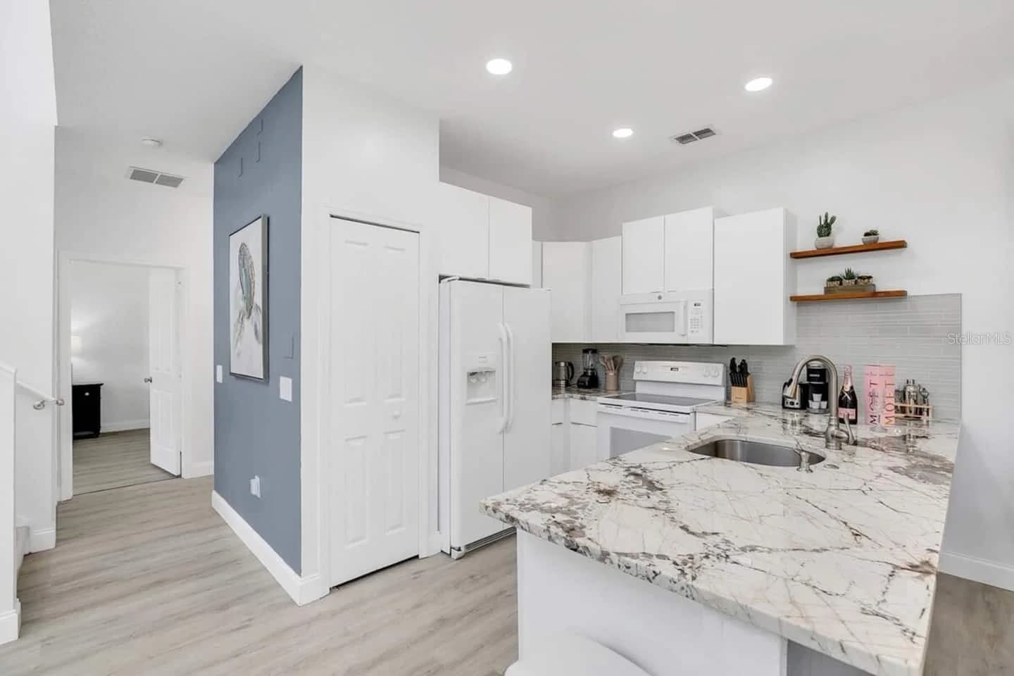 407 MADISON Circle