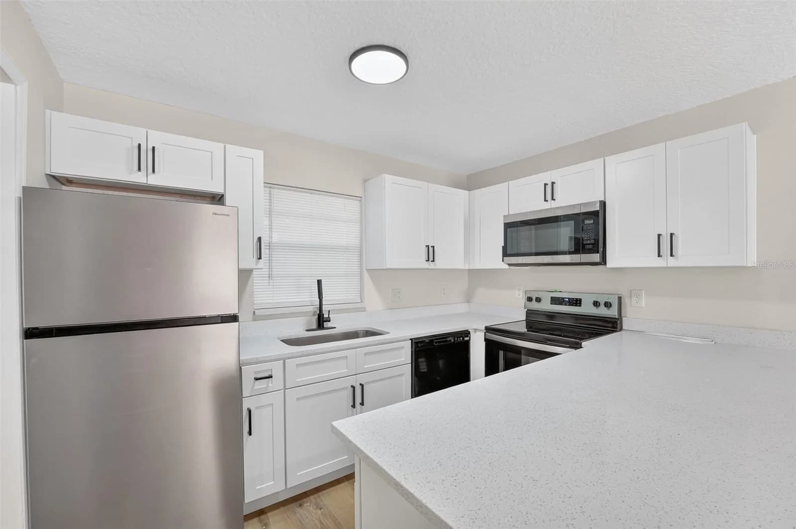 Photo 5 of 10810 GENEVIEVE Street