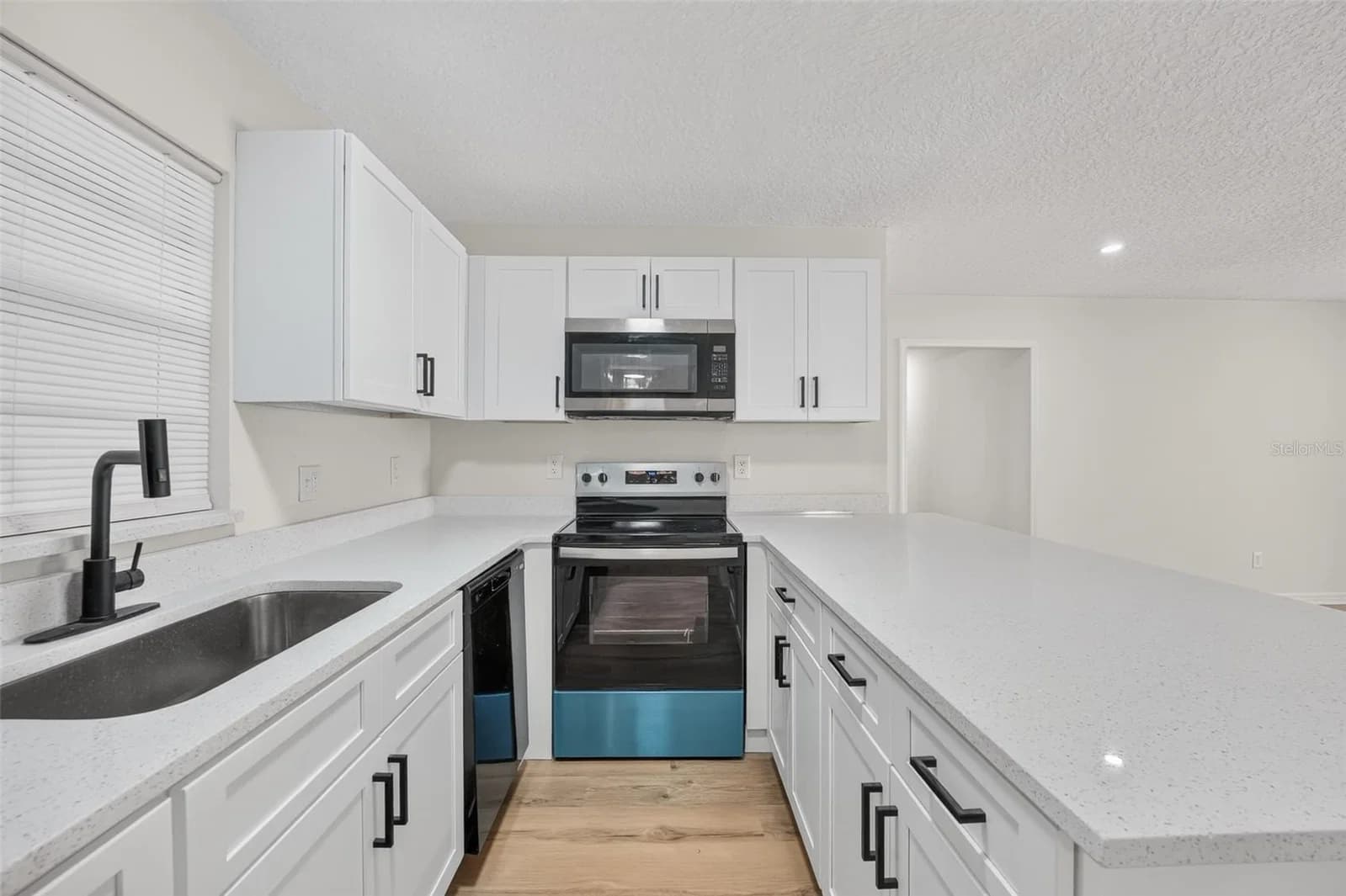 Photo 4 of 10810 GENEVIEVE Street