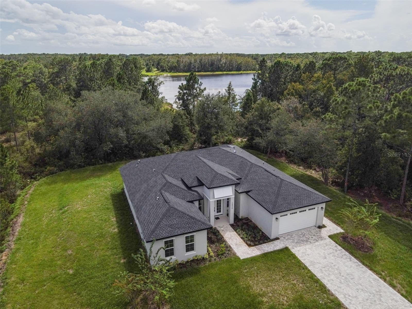 Photo 4 of 18526 SEAVIEW Street