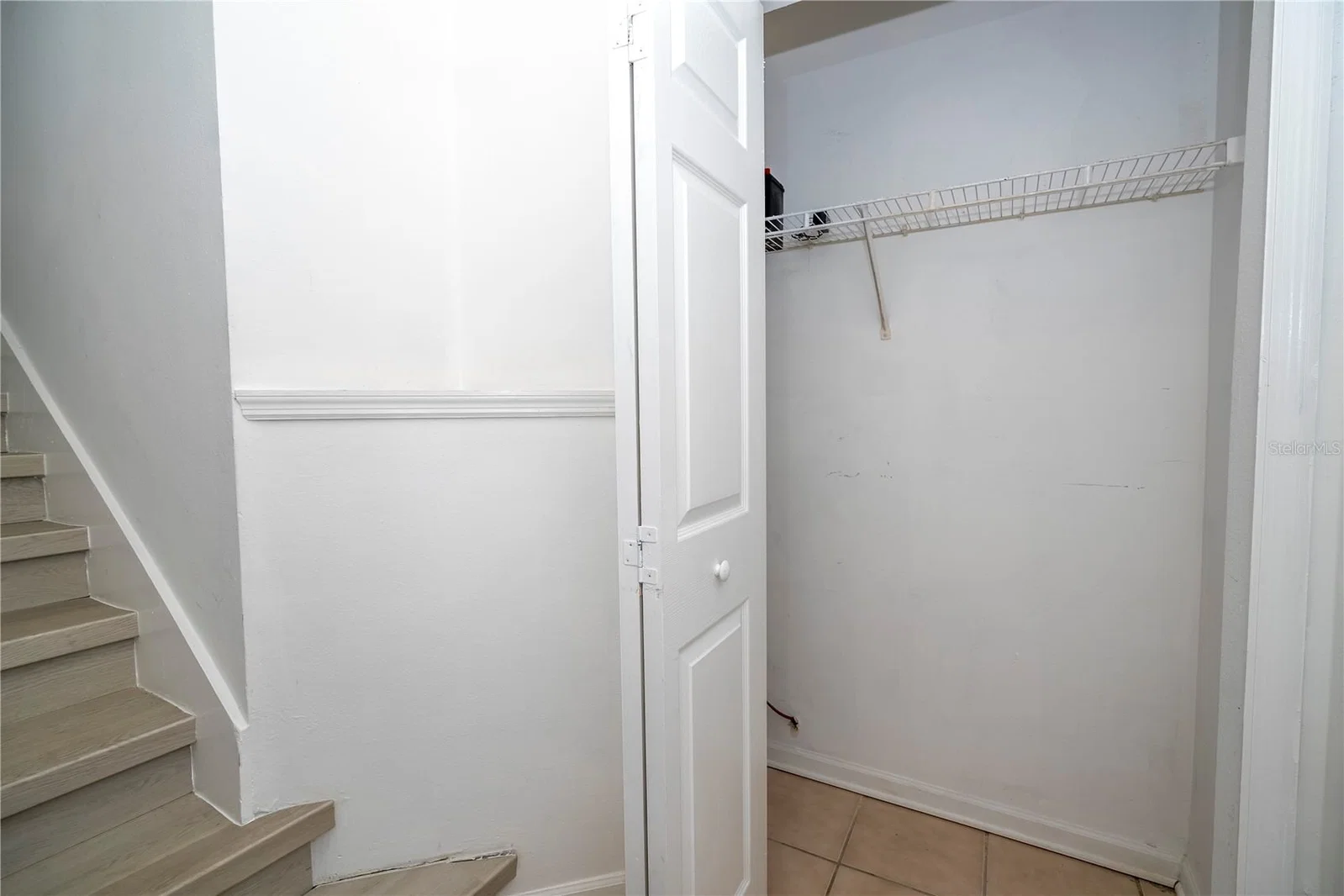 Photo 4 of 4336 KIRKMAN Road #704