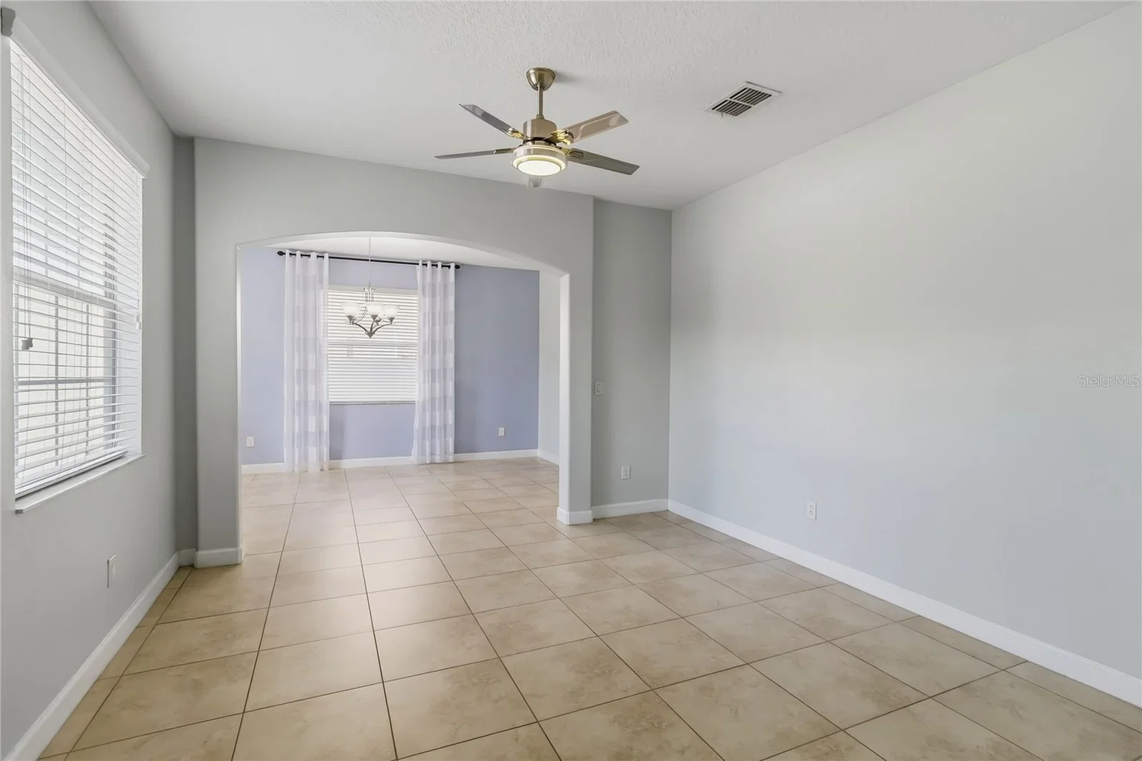 Photo 4 of 2932 YOUNGFORD Street