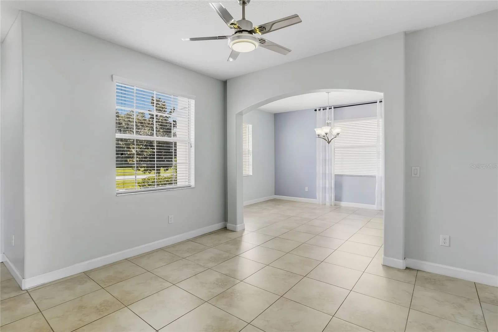 Photo 5 of 2932 YOUNGFORD Street
