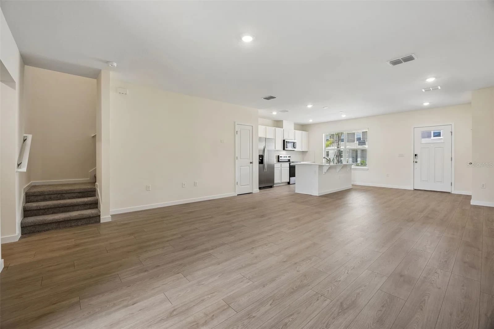 Photo 4 of 16570 BARBOURS CREEK Way