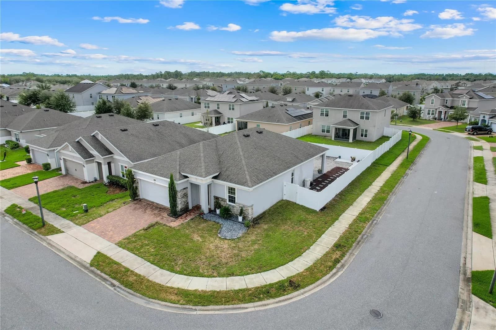 935 BENJAMIN Trail