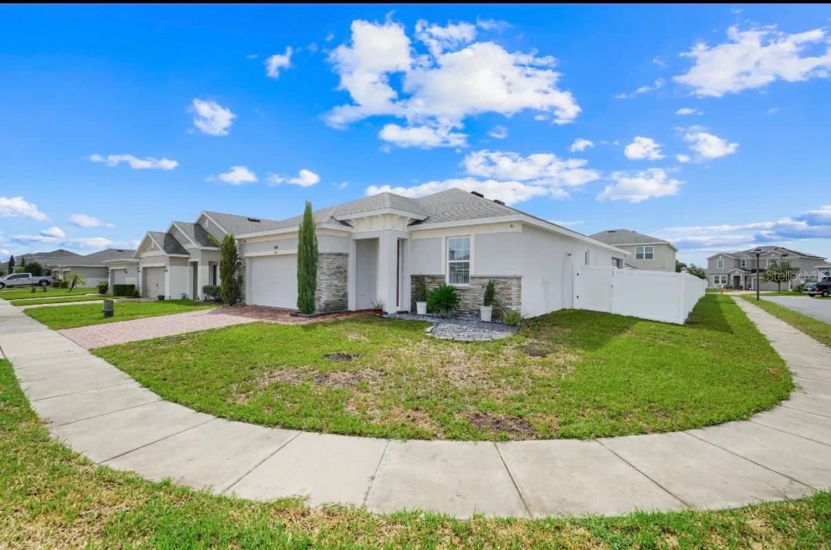 935 BENJAMIN Trail