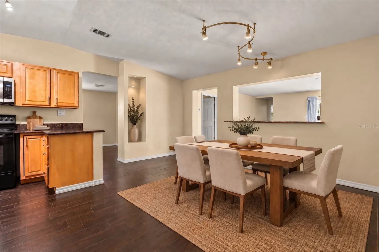 Photo 4 of 33 ORTMAN Drive