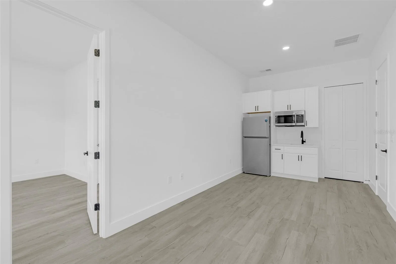 Photo 5 of 15085 SW 50TH AVENUE Road