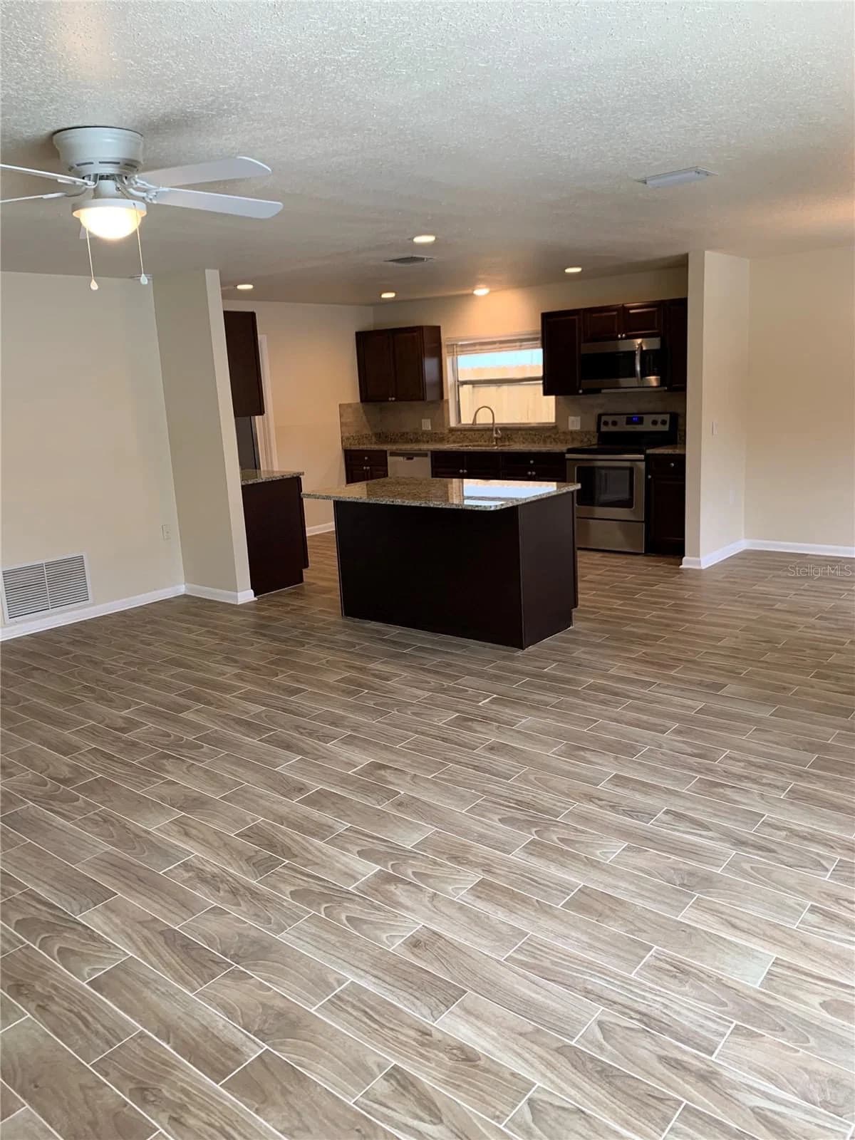 Photo 4 of 3209 HEARTWOOD Avenue