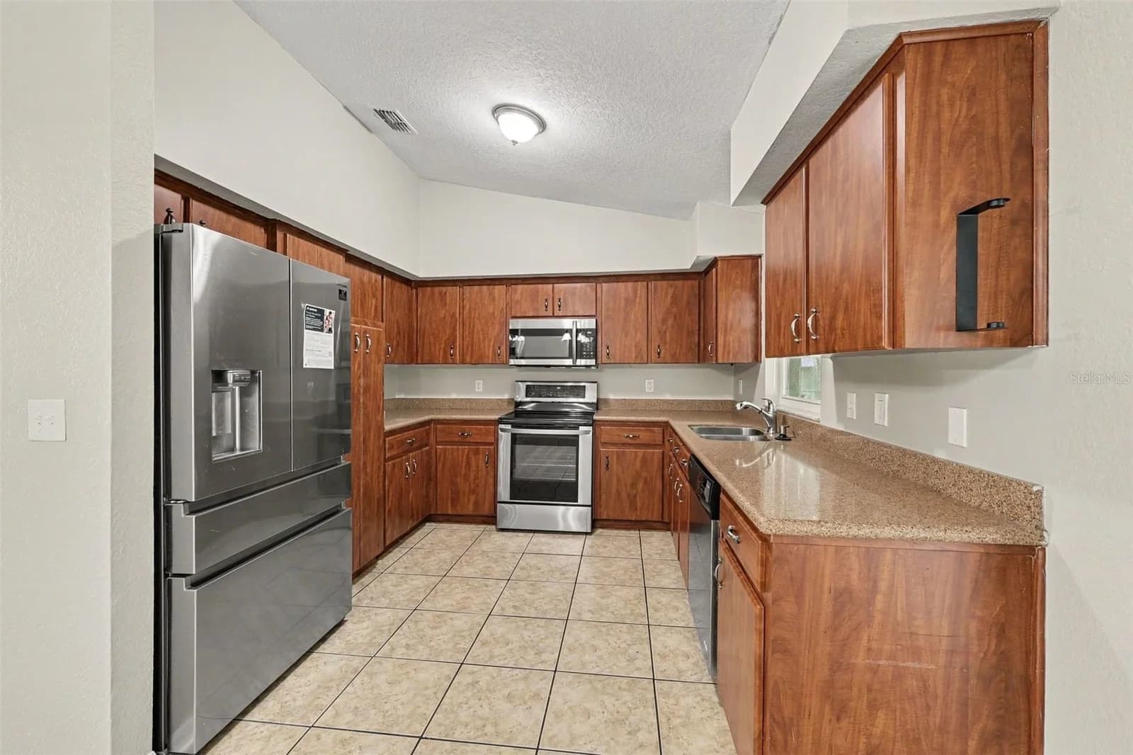 Photo 4 of 2928 EASTBROOK Drive